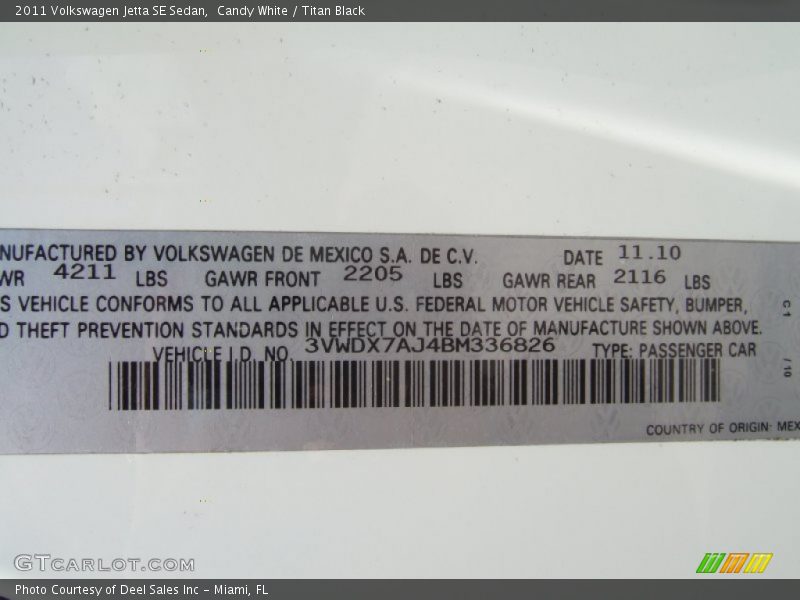 Candy White / Titan Black 2011 Volkswagen Jetta SE Sedan