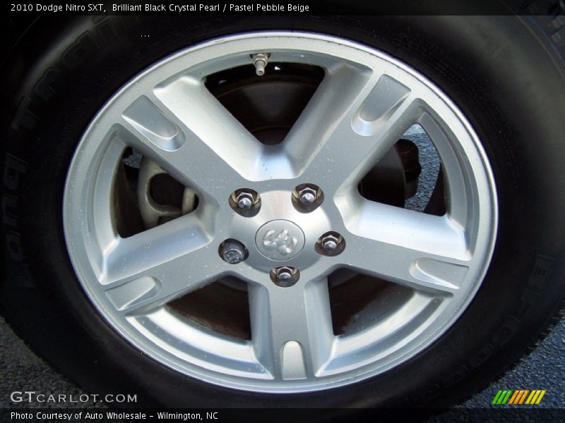 Brilliant Black Crystal Pearl / Pastel Pebble Beige 2010 Dodge Nitro SXT