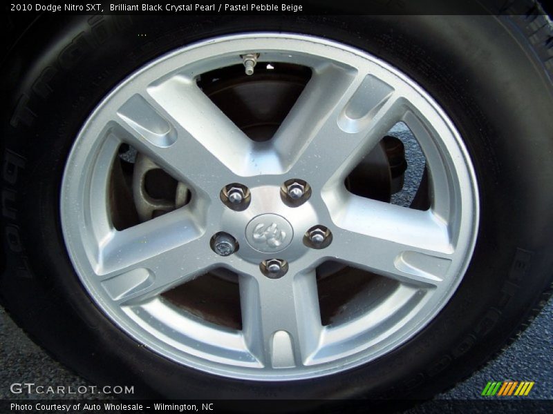Brilliant Black Crystal Pearl / Pastel Pebble Beige 2010 Dodge Nitro SXT