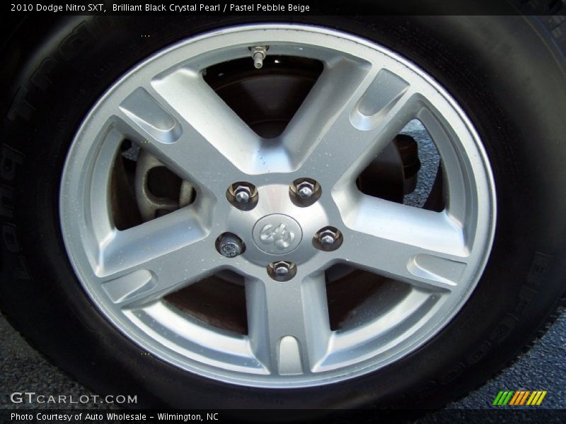 Brilliant Black Crystal Pearl / Pastel Pebble Beige 2010 Dodge Nitro SXT