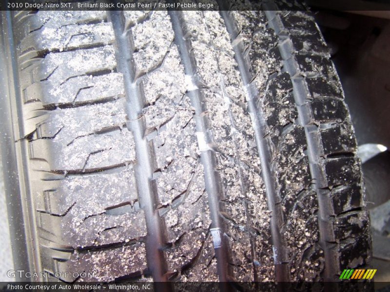 Brilliant Black Crystal Pearl / Pastel Pebble Beige 2010 Dodge Nitro SXT