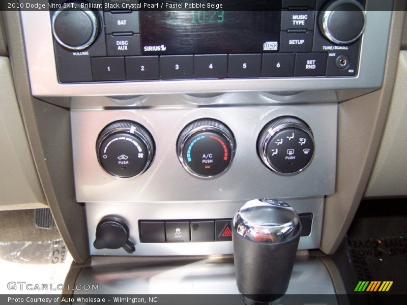 Brilliant Black Crystal Pearl / Pastel Pebble Beige 2010 Dodge Nitro SXT