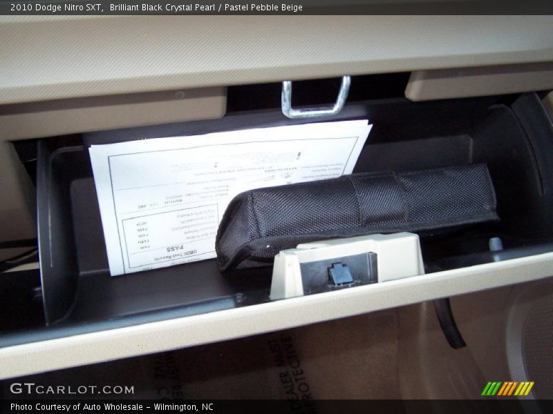 Brilliant Black Crystal Pearl / Pastel Pebble Beige 2010 Dodge Nitro SXT