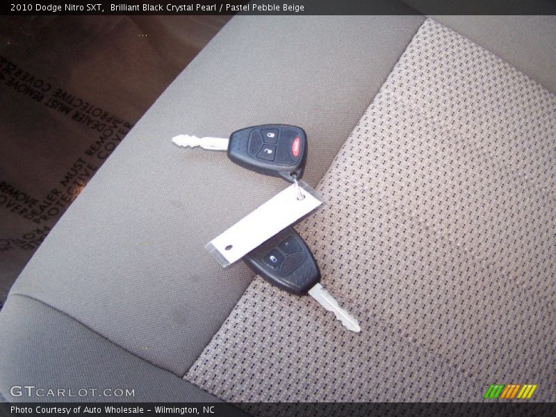Brilliant Black Crystal Pearl / Pastel Pebble Beige 2010 Dodge Nitro SXT