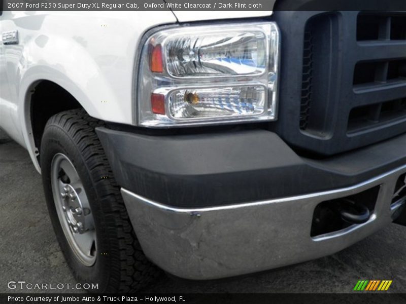 Oxford White Clearcoat / Dark Flint cloth 2007 Ford F250 Super Duty XL Regular Cab