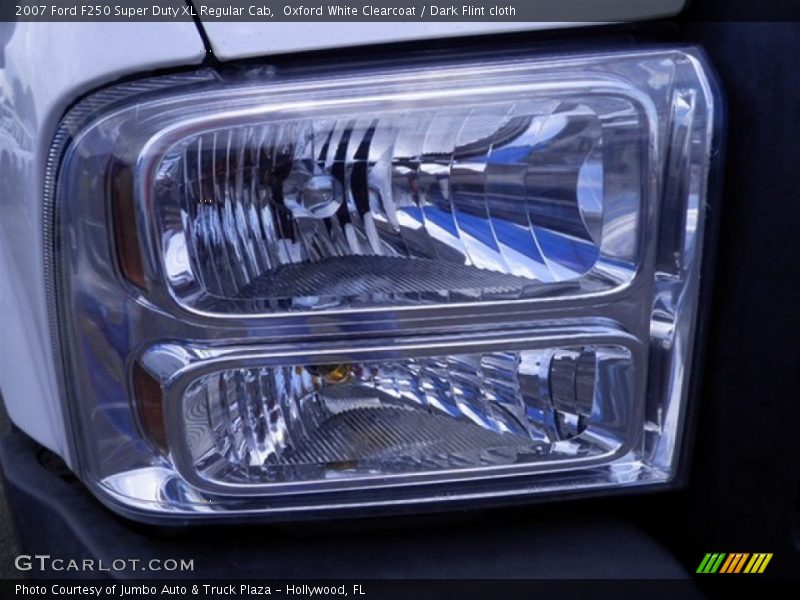 Oxford White Clearcoat / Dark Flint cloth 2007 Ford F250 Super Duty XL Regular Cab