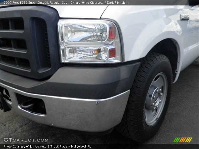 Oxford White Clearcoat / Dark Flint cloth 2007 Ford F250 Super Duty XL Regular Cab