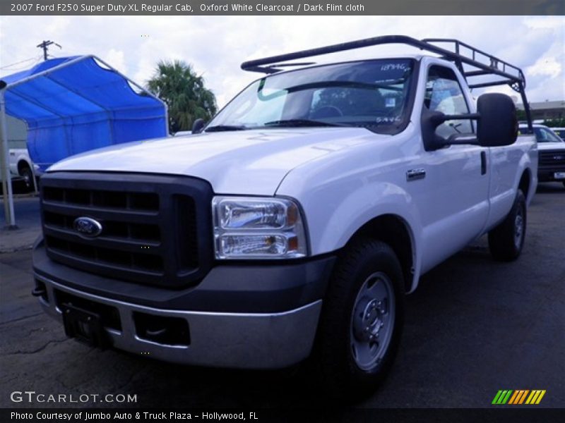 Oxford White Clearcoat / Dark Flint cloth 2007 Ford F250 Super Duty XL Regular Cab