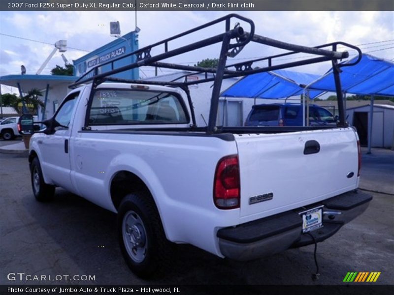 Oxford White Clearcoat / Dark Flint cloth 2007 Ford F250 Super Duty XL Regular Cab