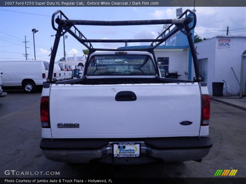 Oxford White Clearcoat / Dark Flint cloth 2007 Ford F250 Super Duty XL Regular Cab