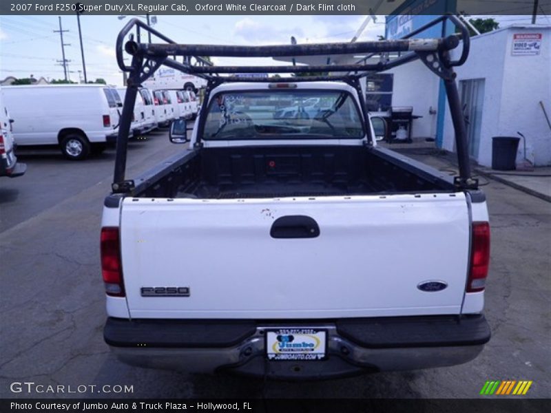 Oxford White Clearcoat / Dark Flint cloth 2007 Ford F250 Super Duty XL Regular Cab