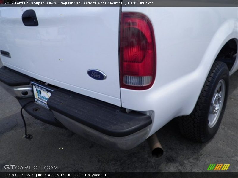 Oxford White Clearcoat / Dark Flint cloth 2007 Ford F250 Super Duty XL Regular Cab