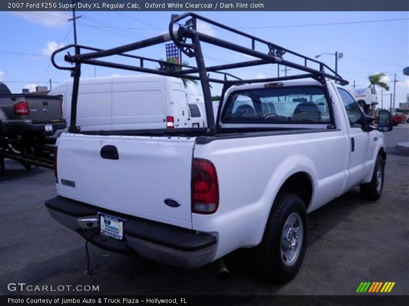 Oxford White Clearcoat / Dark Flint cloth 2007 Ford F250 Super Duty XL Regular Cab