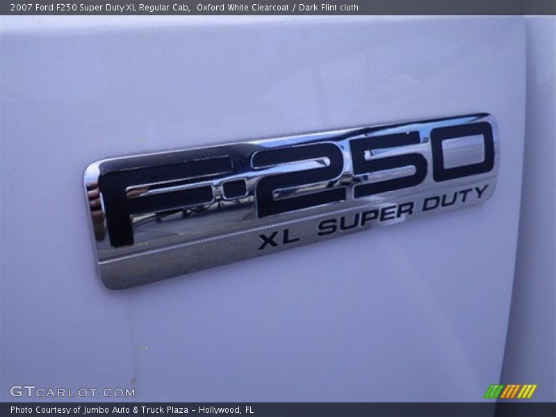 Oxford White Clearcoat / Dark Flint cloth 2007 Ford F250 Super Duty XL Regular Cab