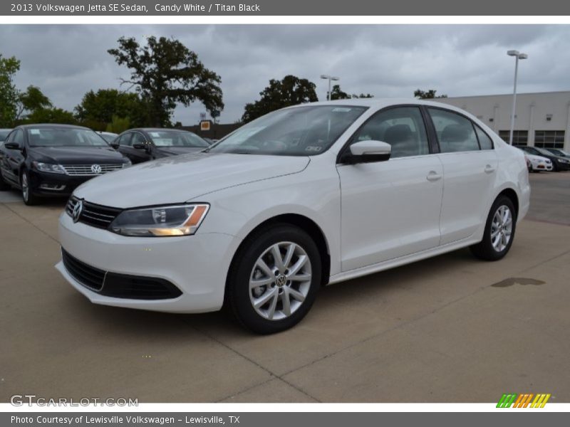 Candy White / Titan Black 2013 Volkswagen Jetta SE Sedan