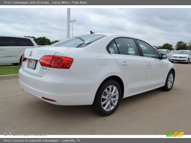 Candy White / Titan Black 2013 Volkswagen Jetta SE Sedan