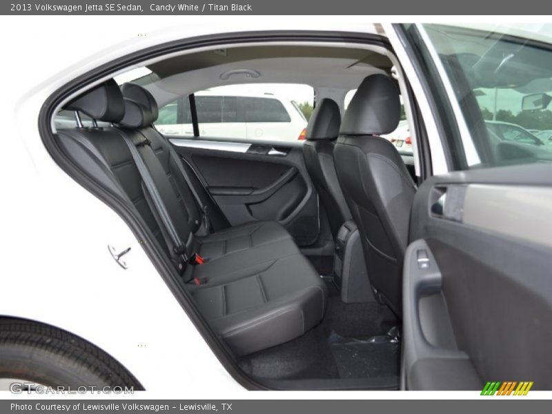 Candy White / Titan Black 2013 Volkswagen Jetta SE Sedan