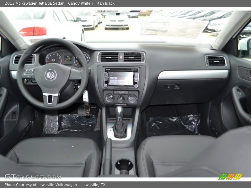 Candy White / Titan Black 2013 Volkswagen Jetta SE Sedan