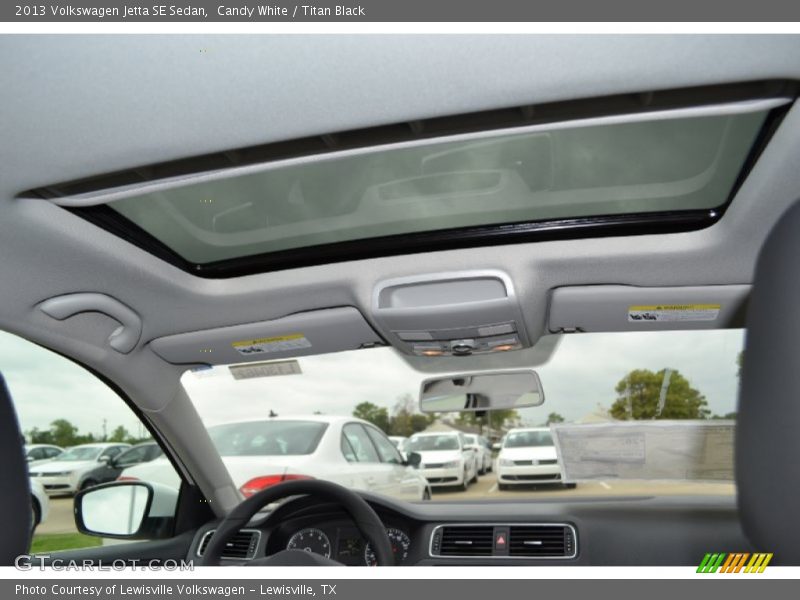 Candy White / Titan Black 2013 Volkswagen Jetta SE Sedan