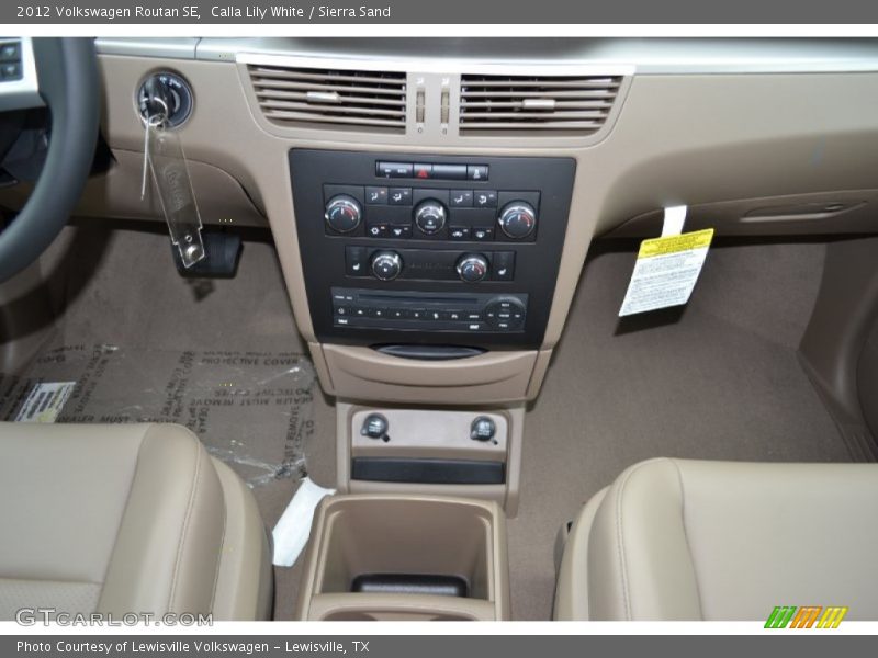 Calla Lily White / Sierra Sand 2012 Volkswagen Routan SE