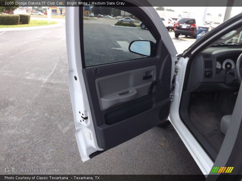 Bright White / Medium Slate Gray 2005 Dodge Dakota ST Club Cab