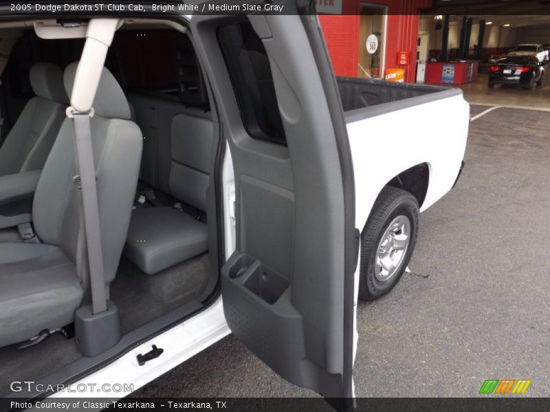 Bright White / Medium Slate Gray 2005 Dodge Dakota ST Club Cab