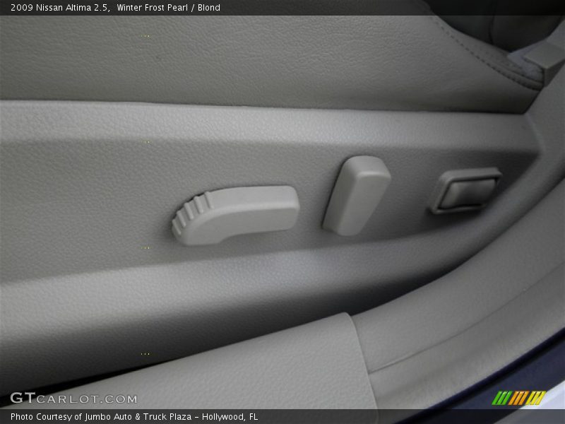 Winter Frost Pearl / Blond 2009 Nissan Altima 2.5