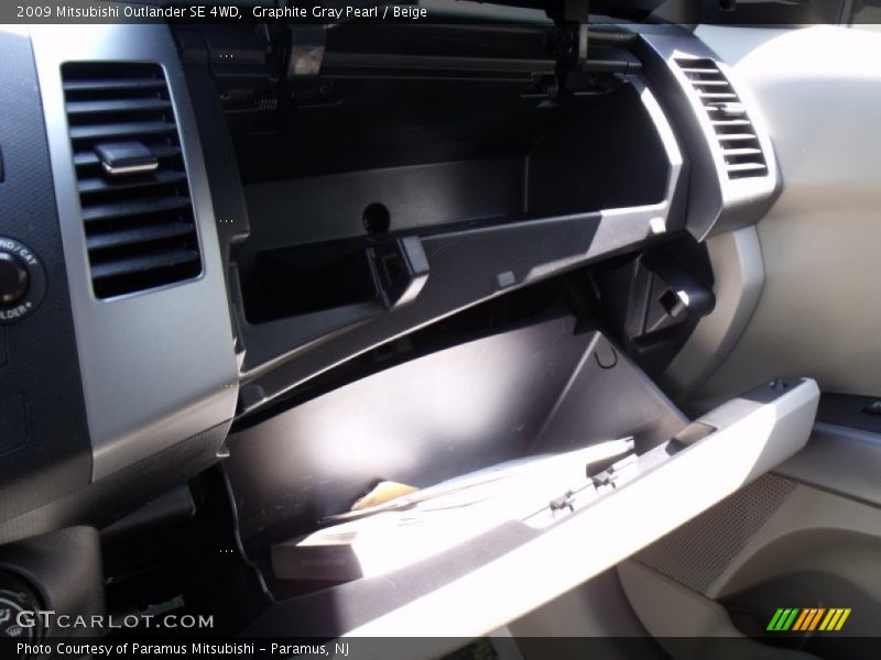 Graphite Gray Pearl / Beige 2009 Mitsubishi Outlander SE 4WD