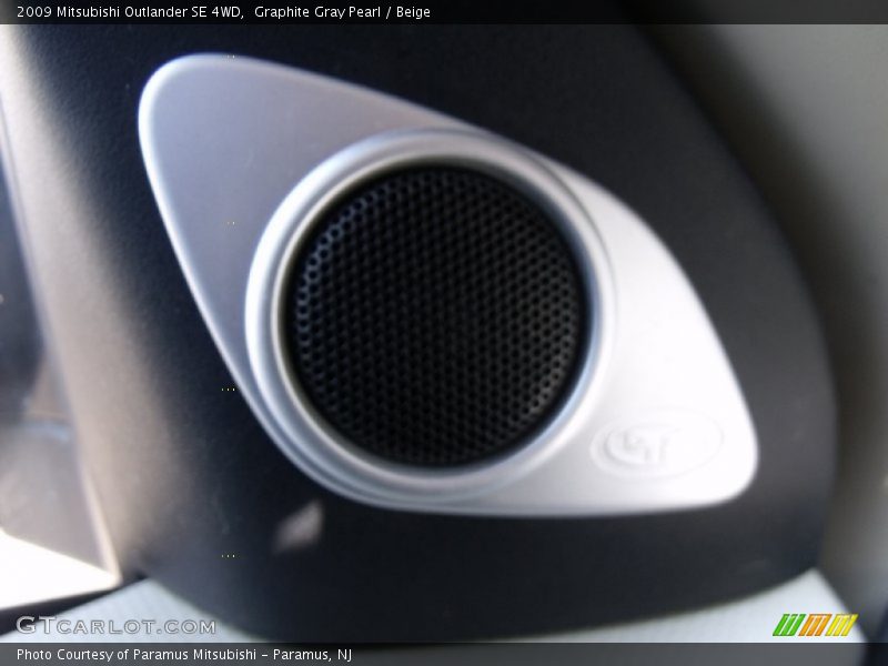 Graphite Gray Pearl / Beige 2009 Mitsubishi Outlander SE 4WD