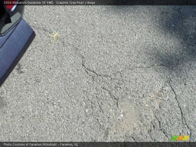 Graphite Gray Pearl / Beige 2009 Mitsubishi Outlander SE 4WD