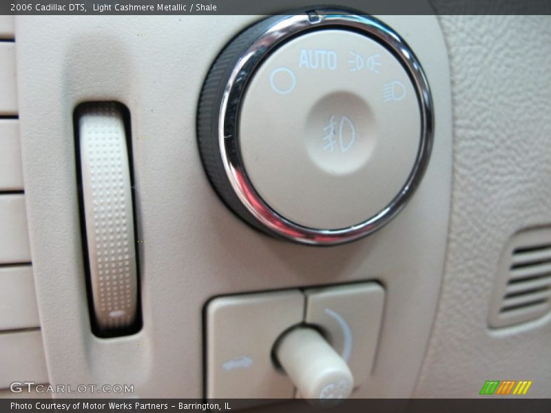 Light Cashmere Metallic / Shale 2006 Cadillac DTS