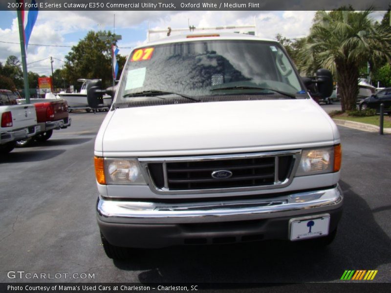 Oxford White / Medium Flint 2007 Ford E Series Cutaway E350 Commercial Utility Truck