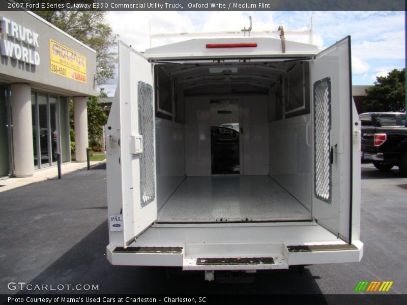 Oxford White / Medium Flint 2007 Ford E Series Cutaway E350 Commercial Utility Truck
