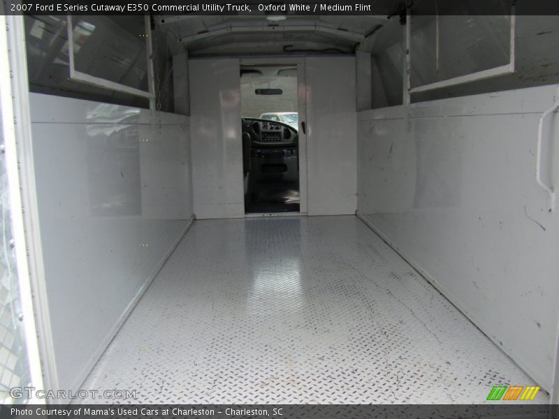 Oxford White / Medium Flint 2007 Ford E Series Cutaway E350 Commercial Utility Truck