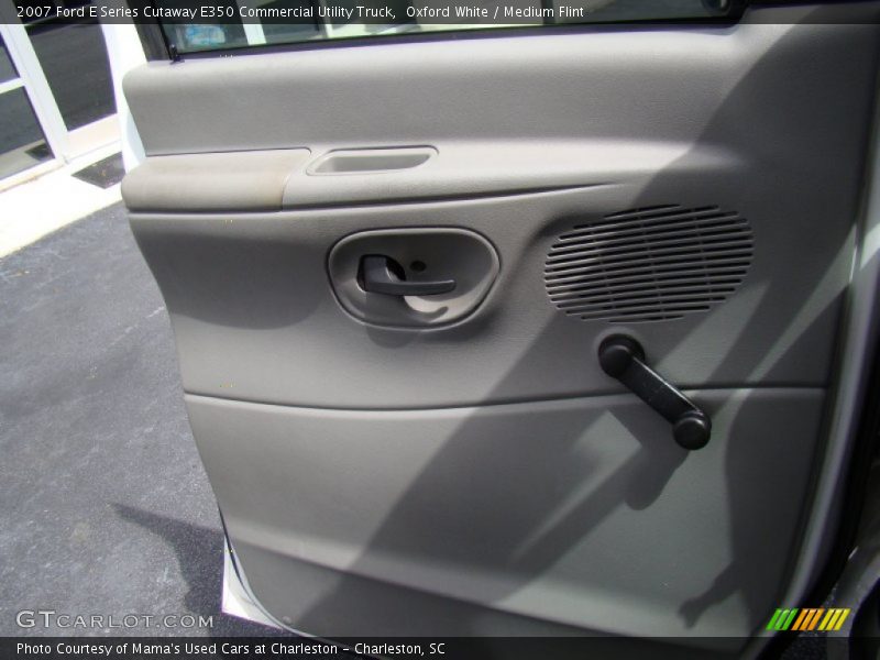 Oxford White / Medium Flint 2007 Ford E Series Cutaway E350 Commercial Utility Truck