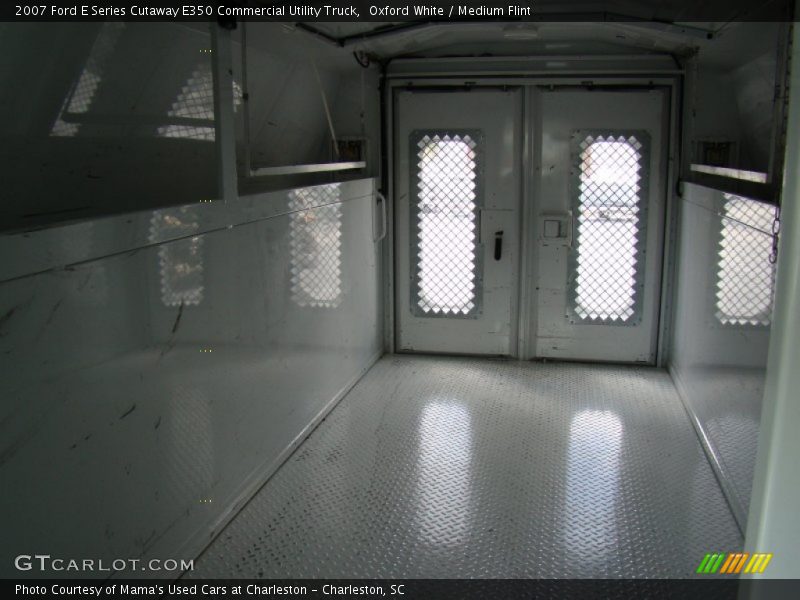 Oxford White / Medium Flint 2007 Ford E Series Cutaway E350 Commercial Utility Truck