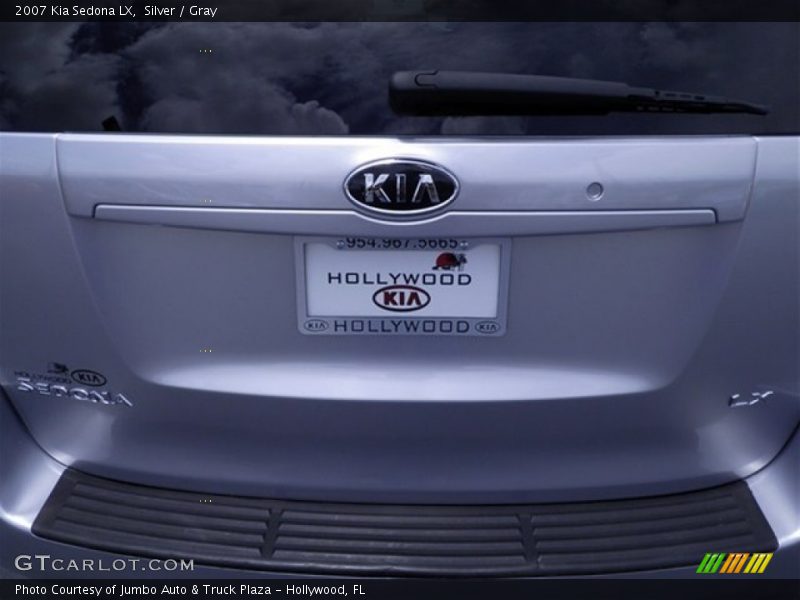 Silver / Gray 2007 Kia Sedona LX