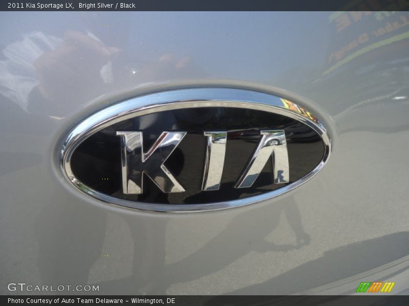 Bright Silver / Black 2011 Kia Sportage LX