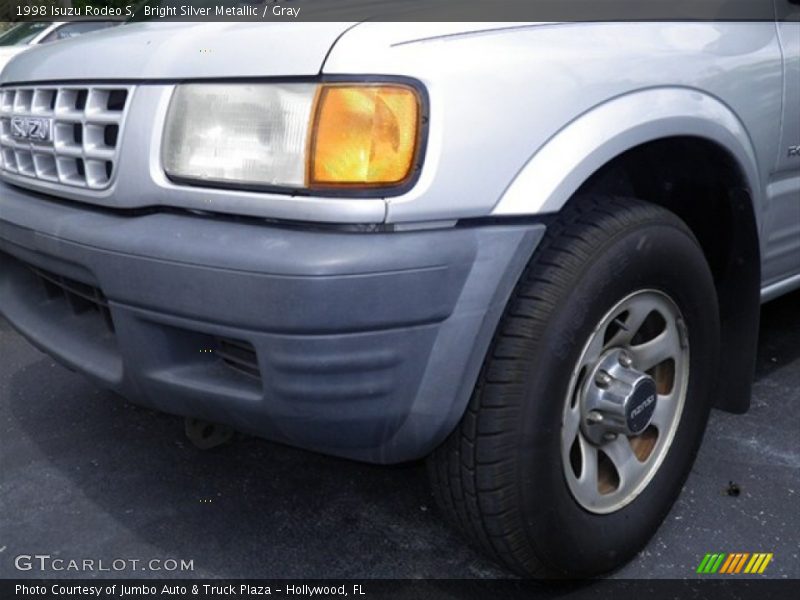 Bright Silver Metallic / Gray 1998 Isuzu Rodeo S