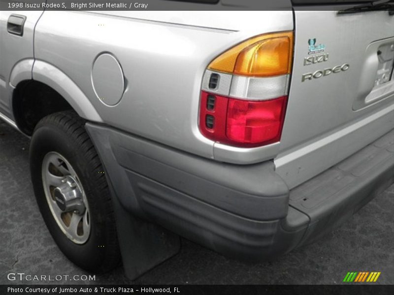 Bright Silver Metallic / Gray 1998 Isuzu Rodeo S