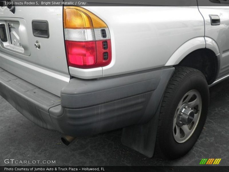 Bright Silver Metallic / Gray 1998 Isuzu Rodeo S