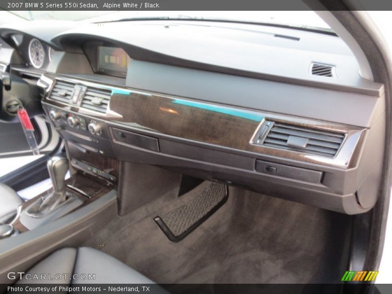 Alpine White / Black 2007 BMW 5 Series 550i Sedan