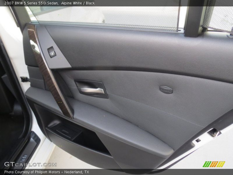 Alpine White / Black 2007 BMW 5 Series 550i Sedan