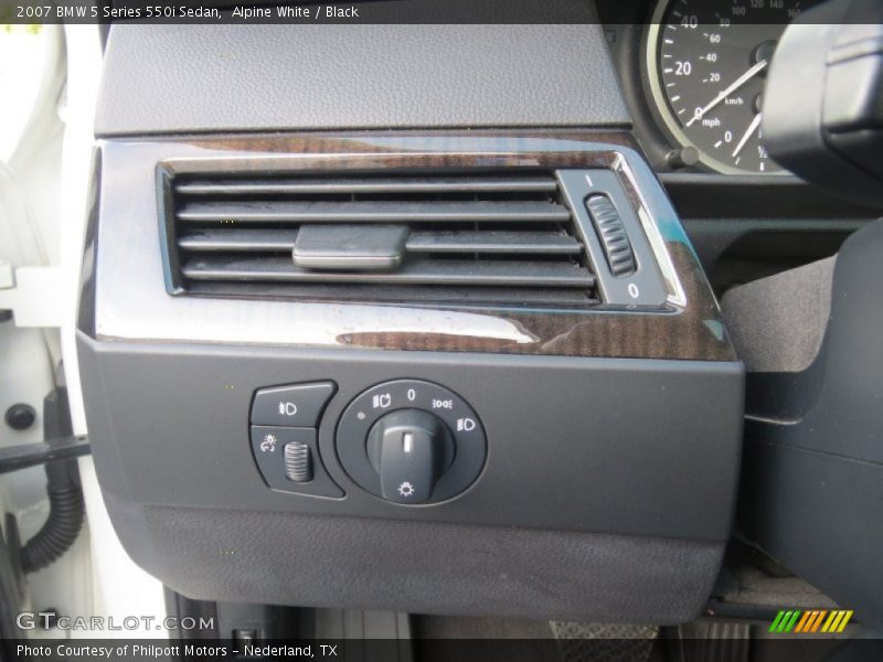Alpine White / Black 2007 BMW 5 Series 550i Sedan
