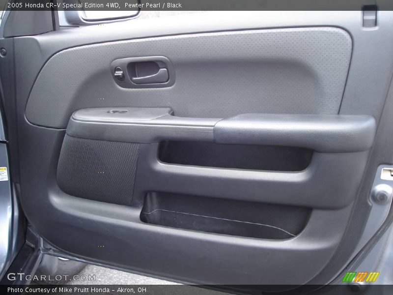 Pewter Pearl / Black 2005 Honda CR-V Special Edition 4WD