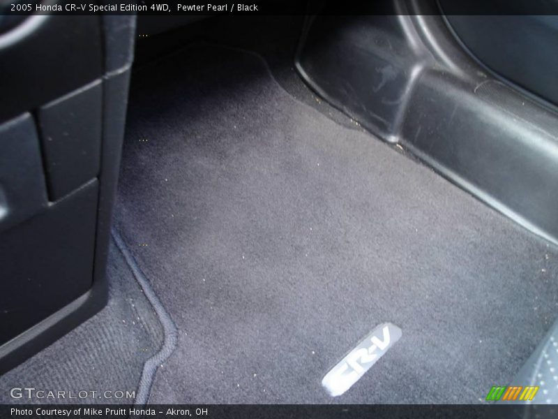 Pewter Pearl / Black 2005 Honda CR-V Special Edition 4WD