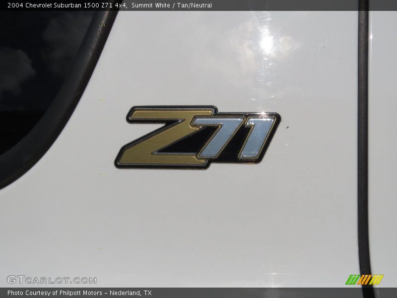 Summit White / Tan/Neutral 2004 Chevrolet Suburban 1500 Z71 4x4