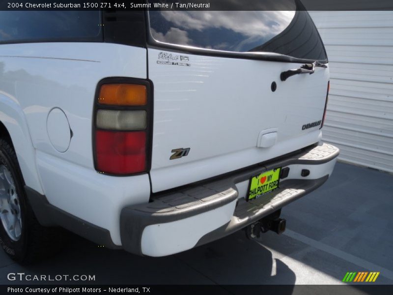 Summit White / Tan/Neutral 2004 Chevrolet Suburban 1500 Z71 4x4