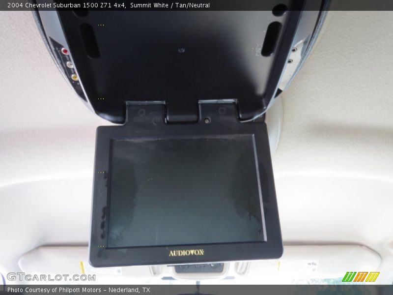 Summit White / Tan/Neutral 2004 Chevrolet Suburban 1500 Z71 4x4