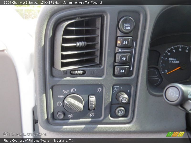 Summit White / Tan/Neutral 2004 Chevrolet Suburban 1500 Z71 4x4